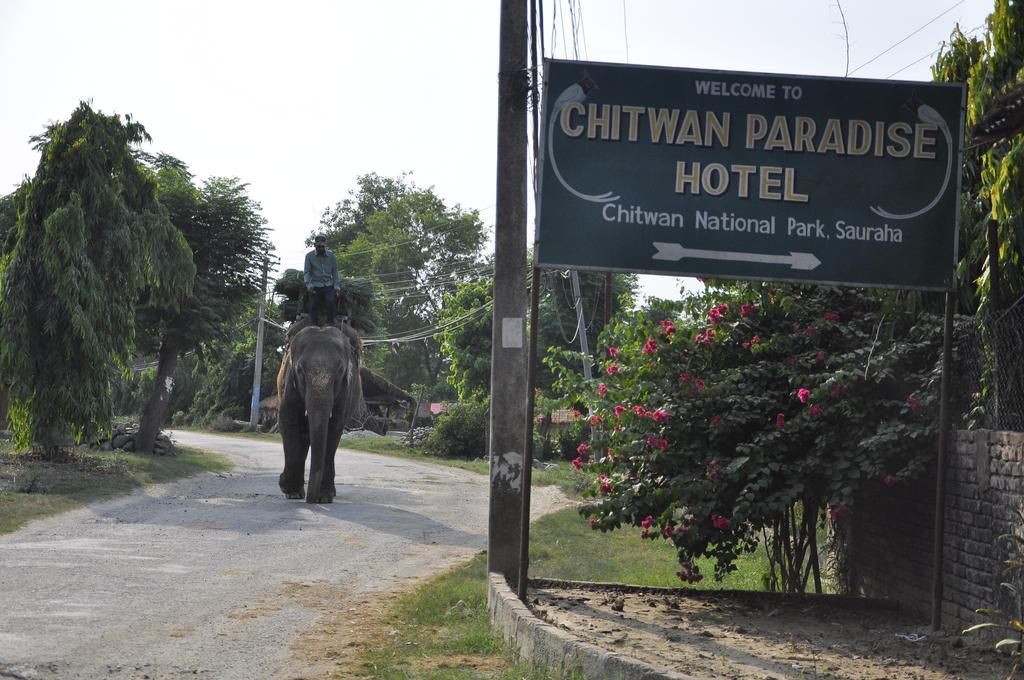 Chitwan Paradise Hotel Sauraha Exterior foto